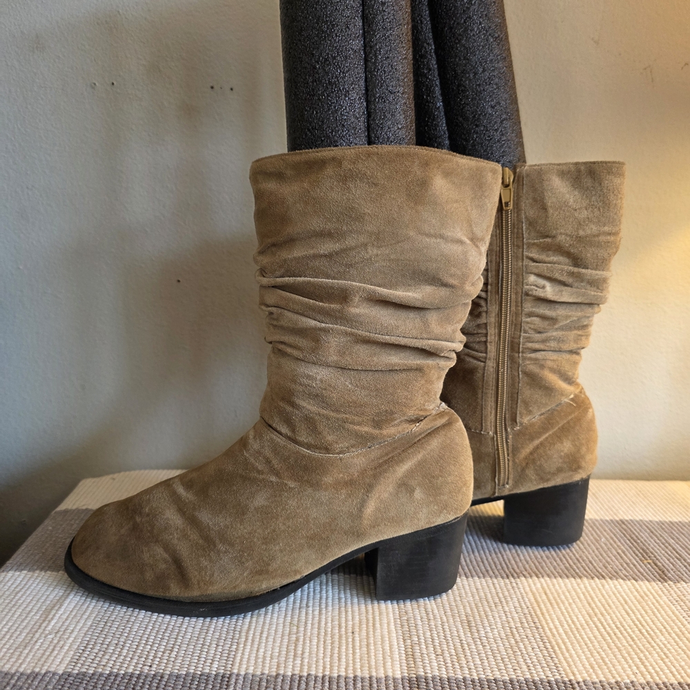 Silhouette Tan Suede Heeled Boots
